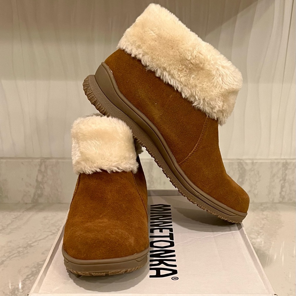 NWT Minnetonka Southtown Biot Tan Size 8